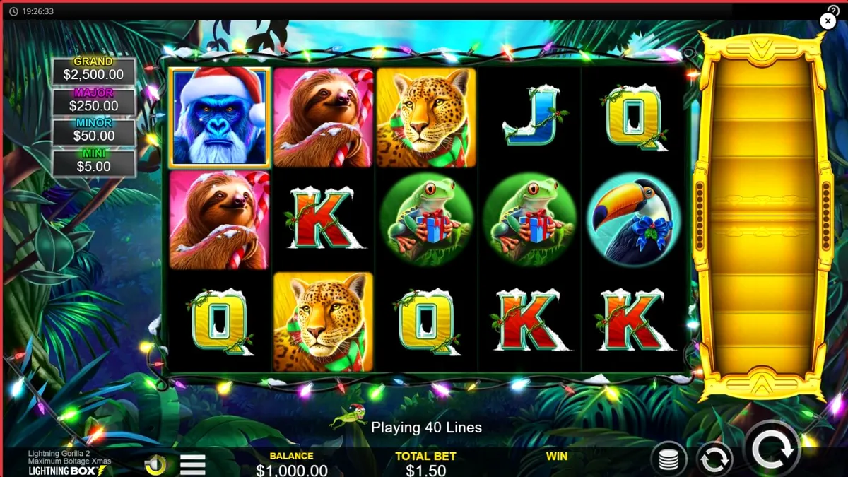 Tampilan layar permainan slot Lightning Gorilla 2 Xmas pada perangkat seluler dengan tema hutan Natal.